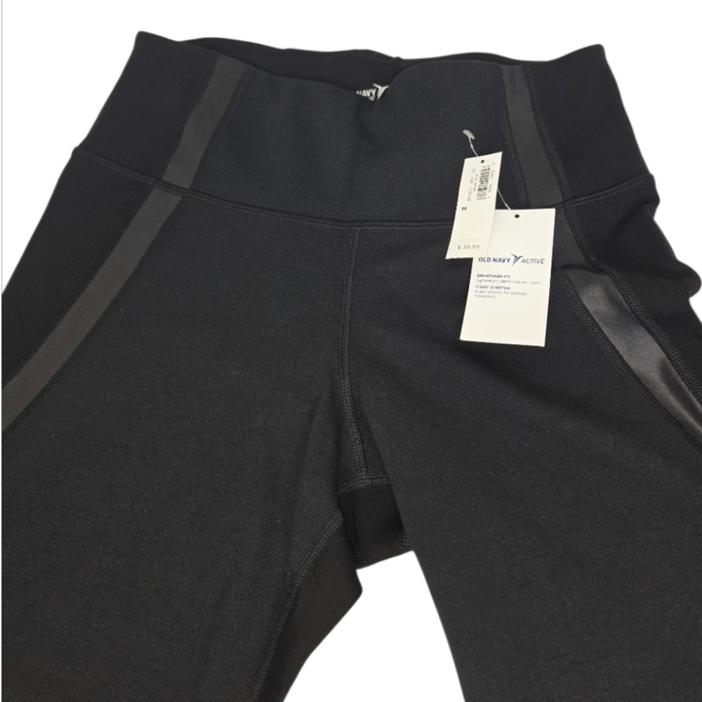 Old Navy Active Black Stylish Leggings Inlay Detail Zipper Leg Size Medium NWT